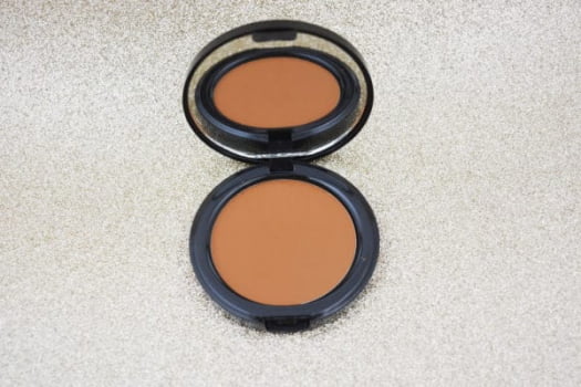 PÓ COMPACTO NEGRA ROSA FPS 15